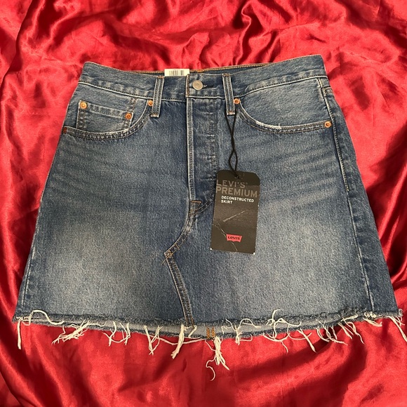 Levi’s Premium Deconstructed Denim Mini Skirt size 27 NEW WITH TAGS - Picture 1 of 6